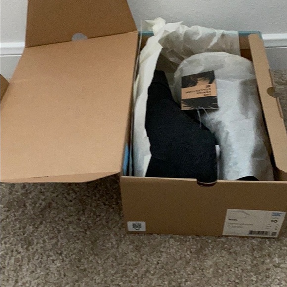 New Toms Shoes Men - Picture 3 of 3